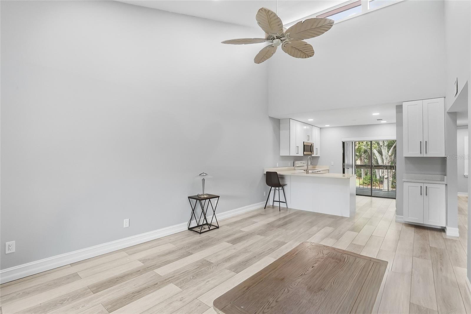 Image 17 of 36 For 130 Woodlake Wynde  130