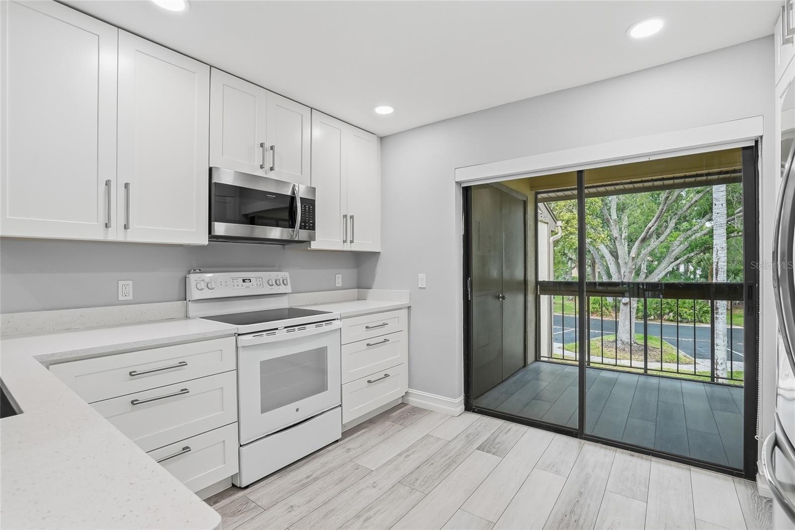 Image 22 of 36 For 130 Woodlake Wynde  130