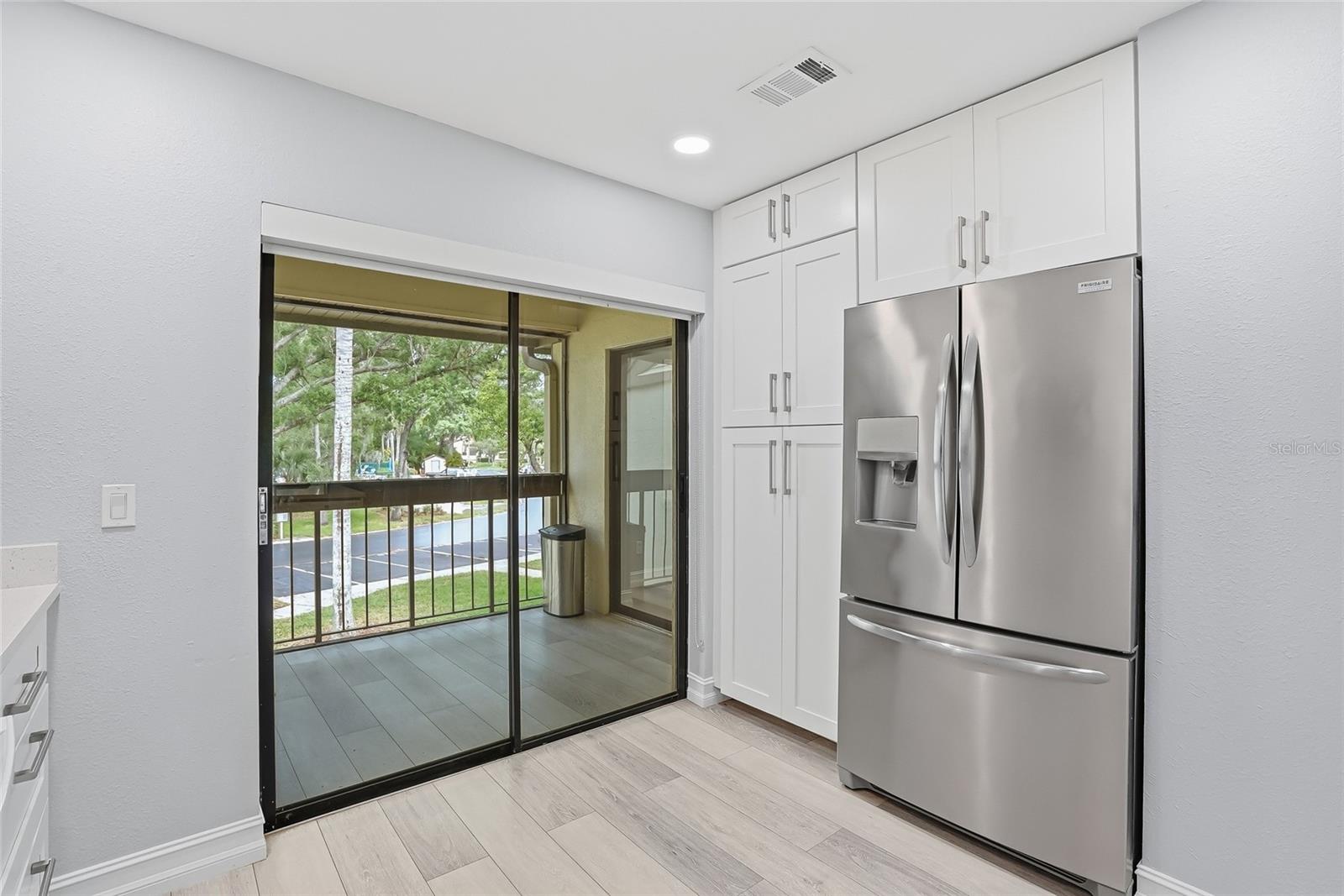 Image 23 of 36 For 130 Woodlake Wynde  130