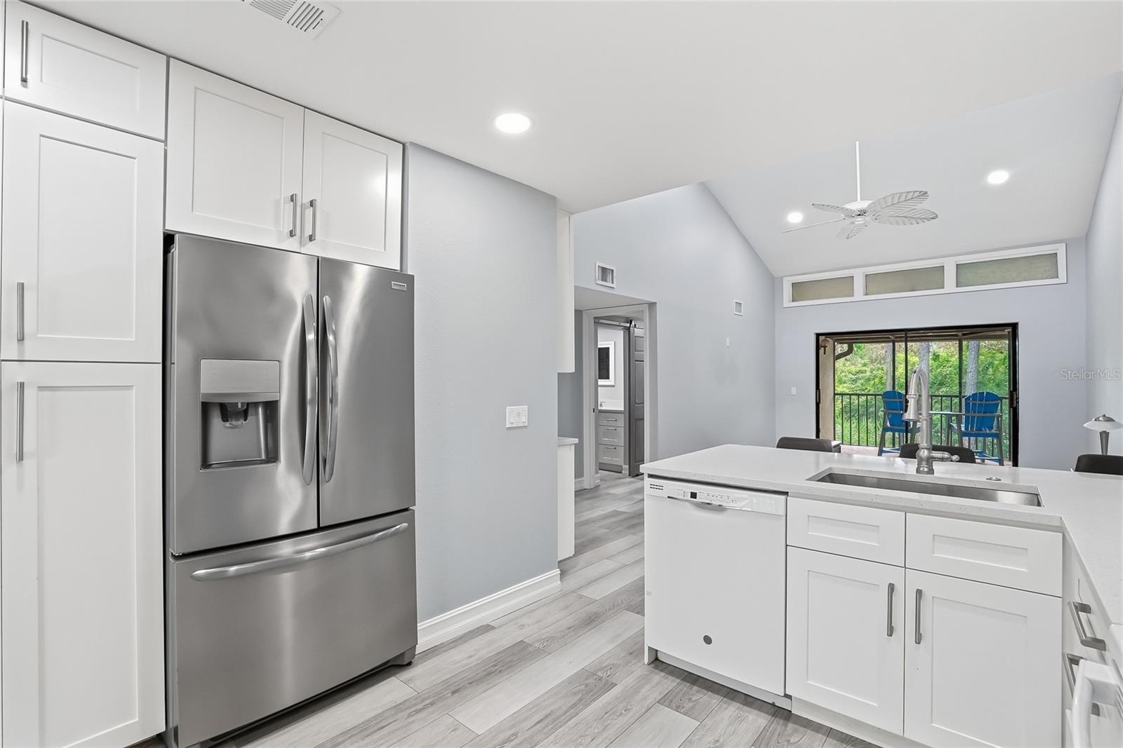 Image 24 of 36 For 130 Woodlake Wynde  130