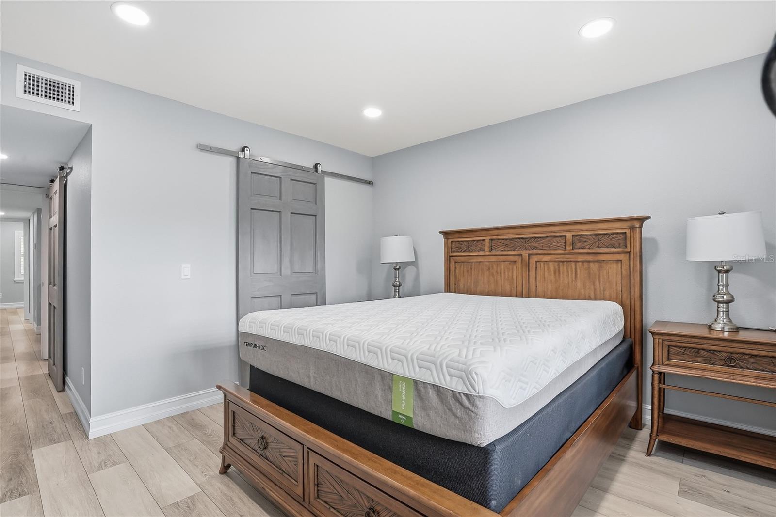 Image 28 of 36 For 130 Woodlake Wynde  130