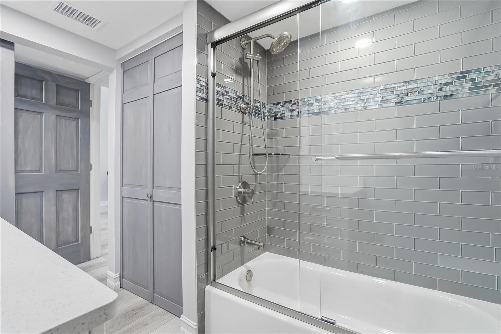 Image 31 of 36 For 130 Woodlake Wynde  130