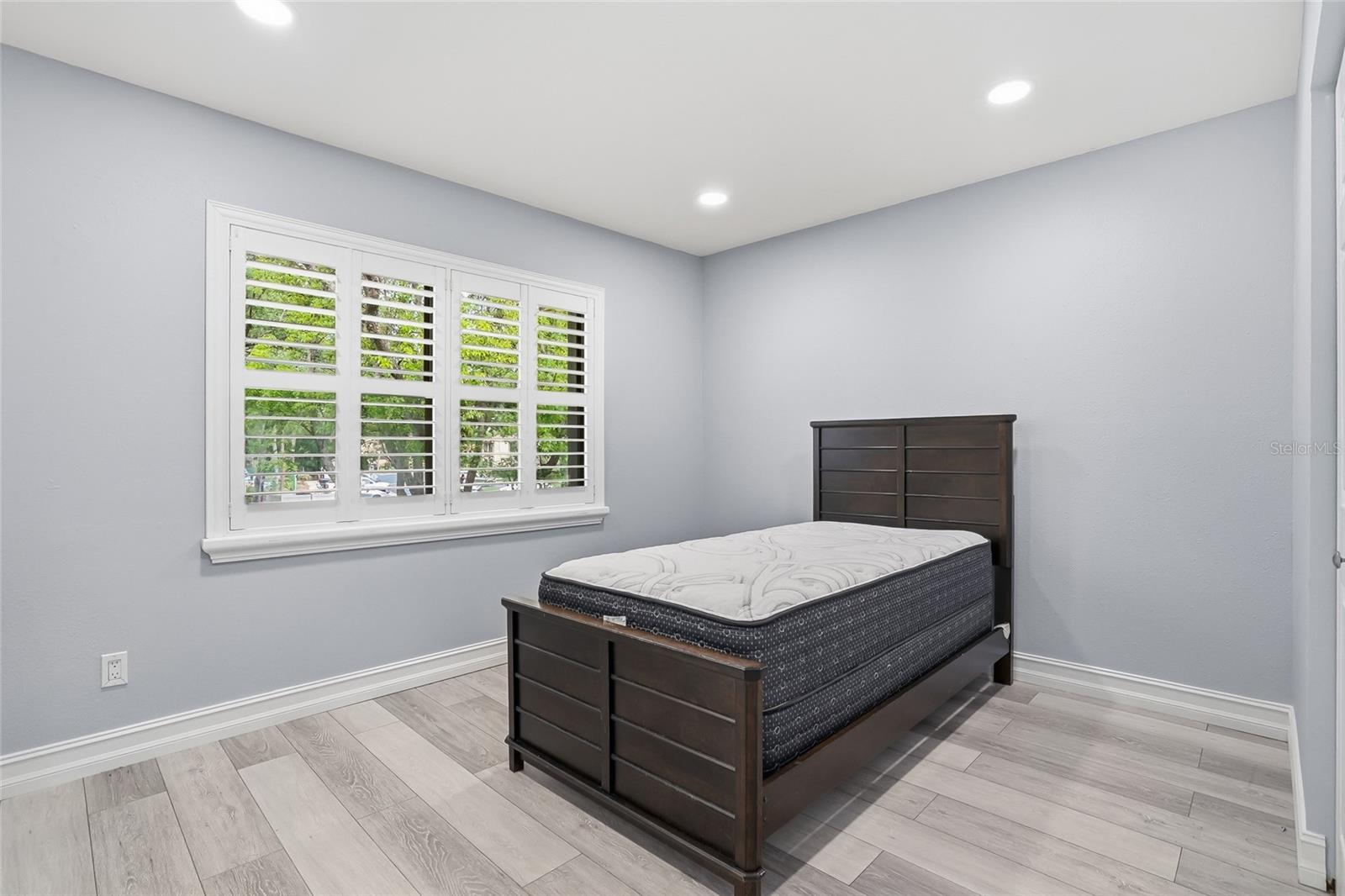 Image 32 of 36 For 130 Woodlake Wynde  130