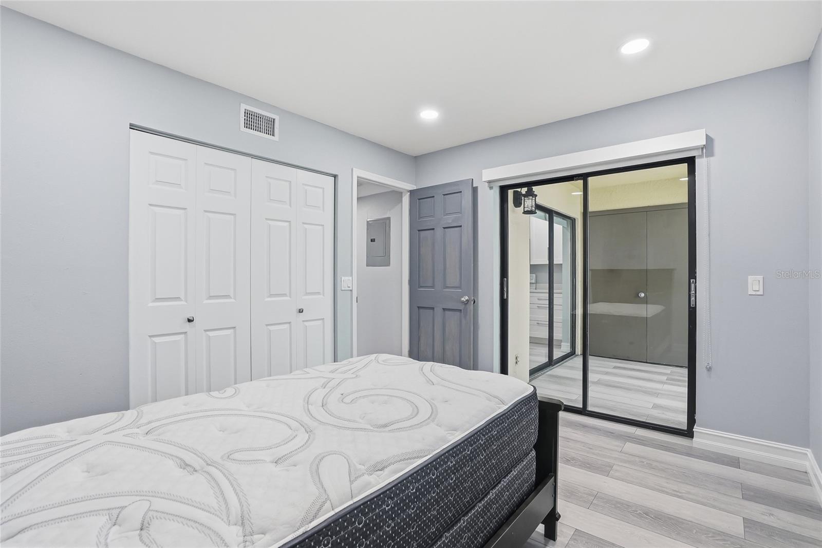 Image 33 of 36 For 130 Woodlake Wynde  130