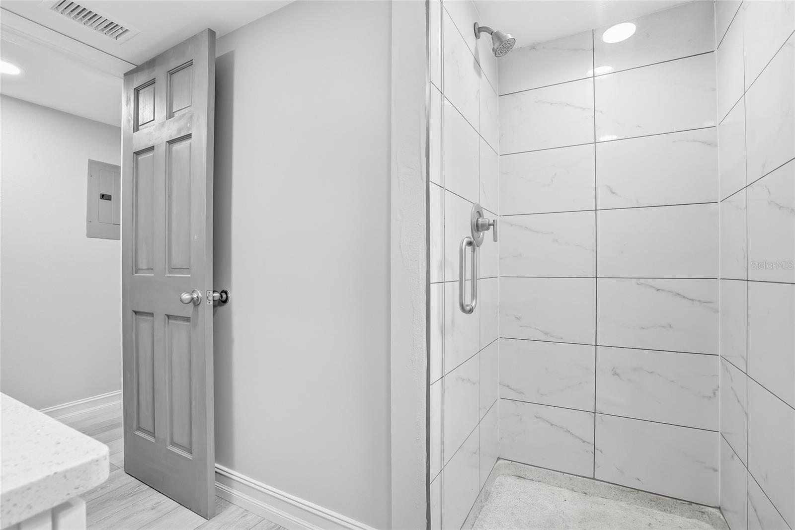 Image 35 of 36 For 130 Woodlake Wynde  130