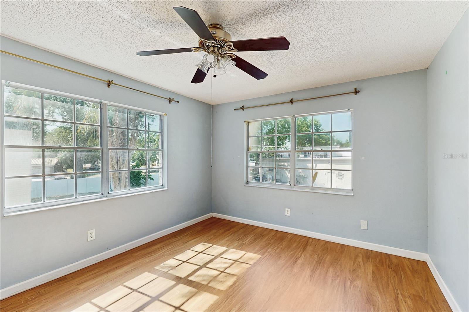 Image 18 of 24 For 117 Mercury Avenue 117