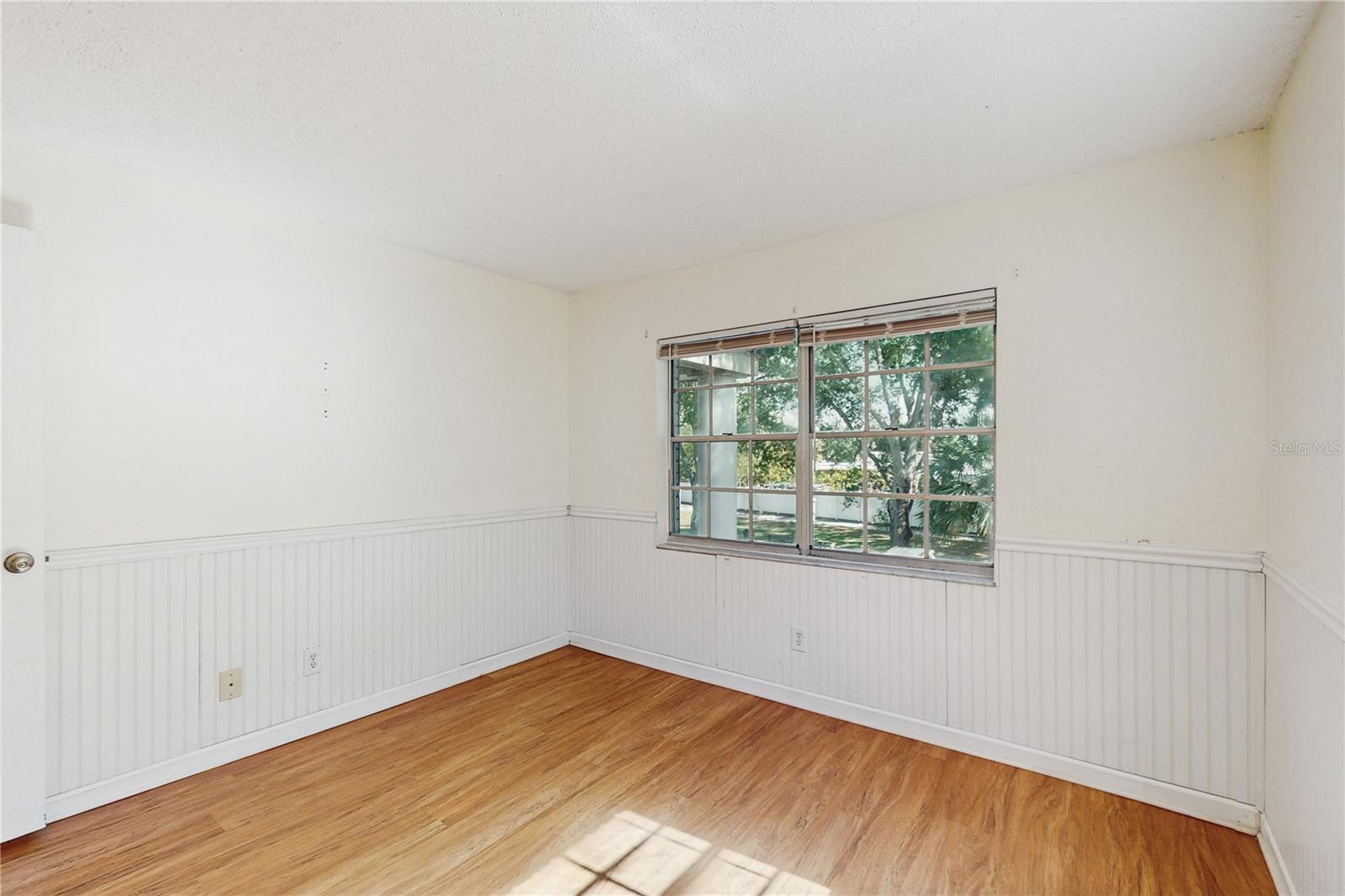 Image 19 of 24 For 117 Mercury Avenue 117