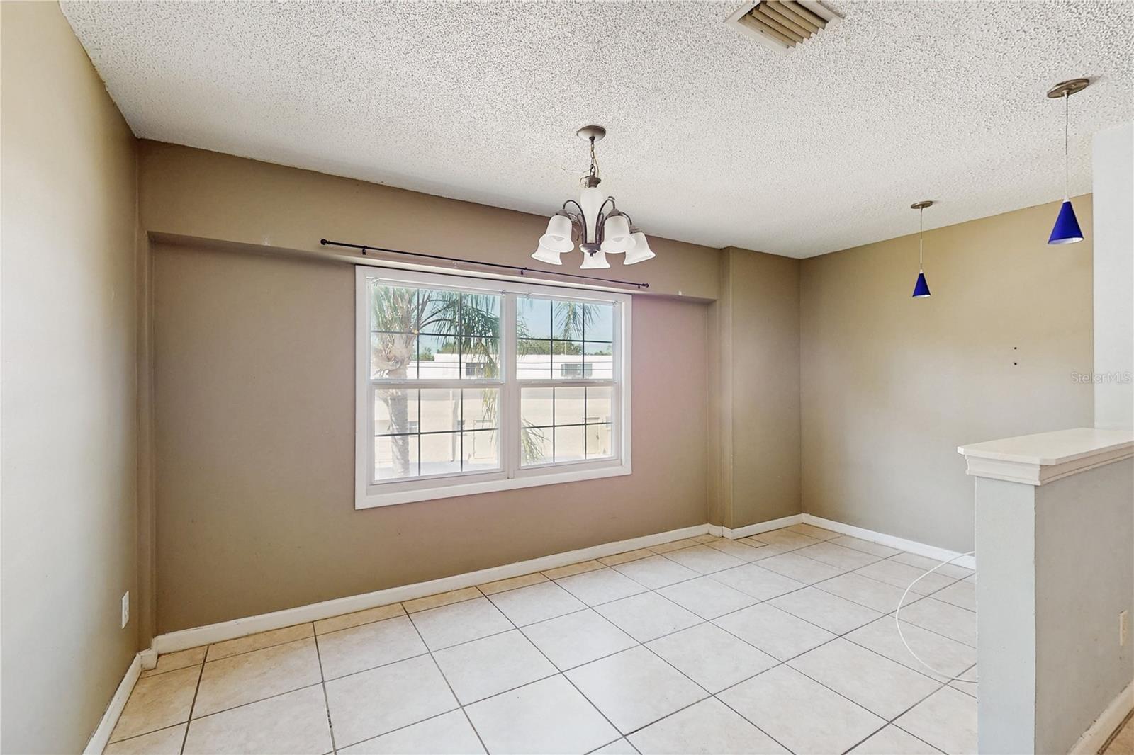 Image 6 of 24 For 117 Mercury Avenue 117