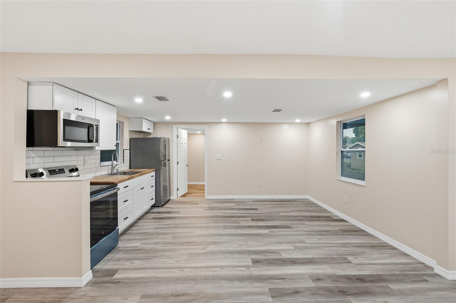 Image 12 of 18 For 903 Vine Avenue