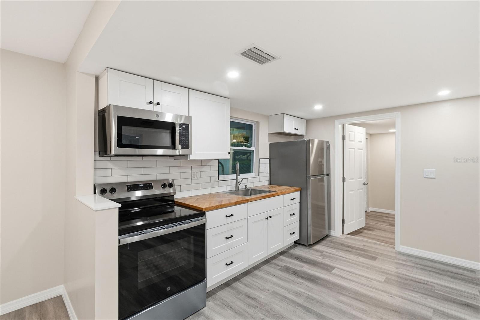 Image 13 of 18 For 903 Vine Avenue