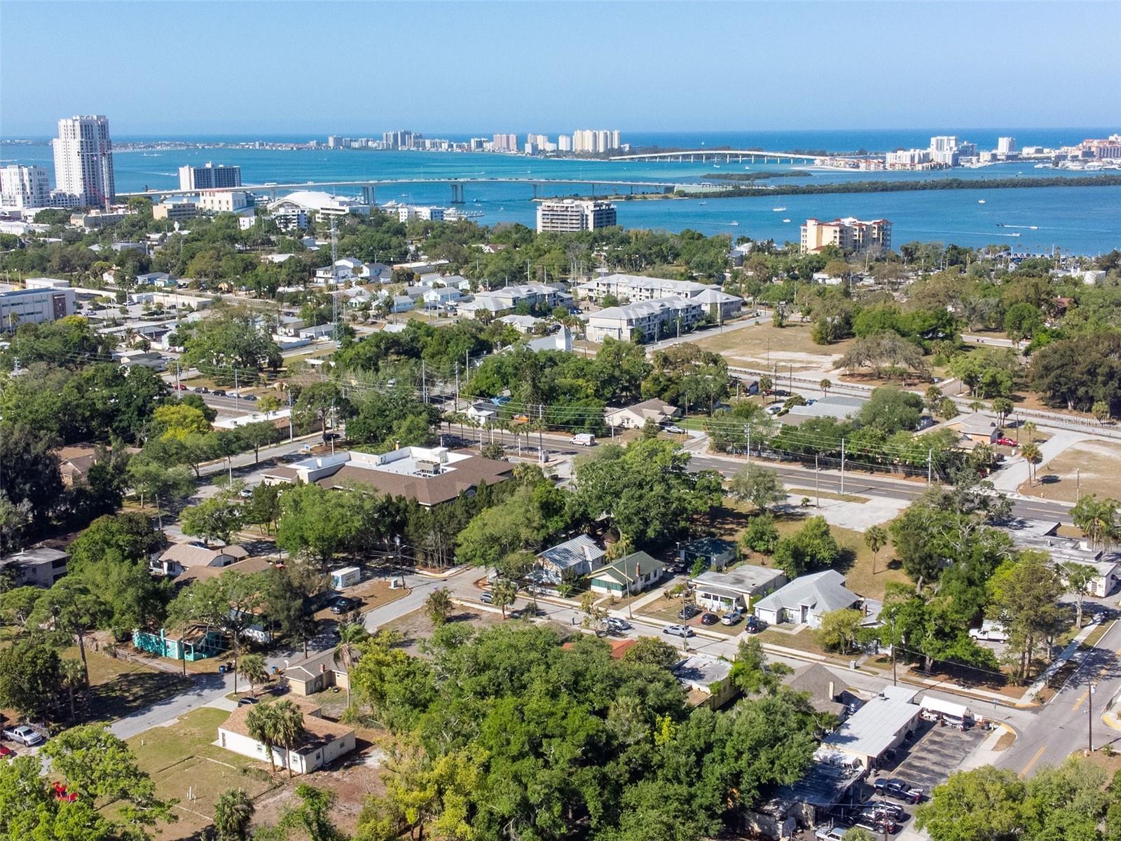 Image 17 of 18 For 903 Vine Avenue