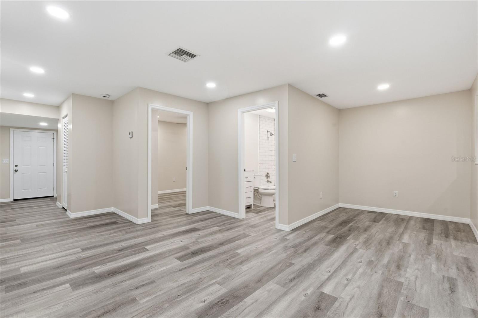 Image 2 of 18 For 903 Vine Avenue