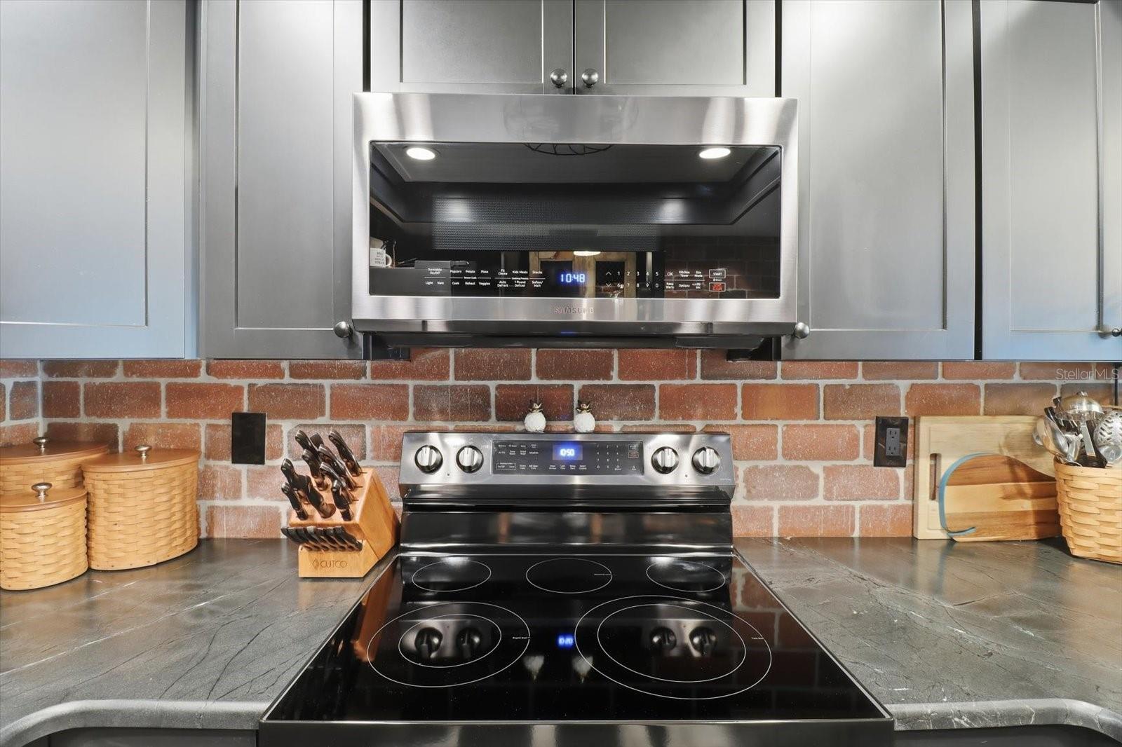 Listing photo id 8 for 1637 Paradise Circle 204