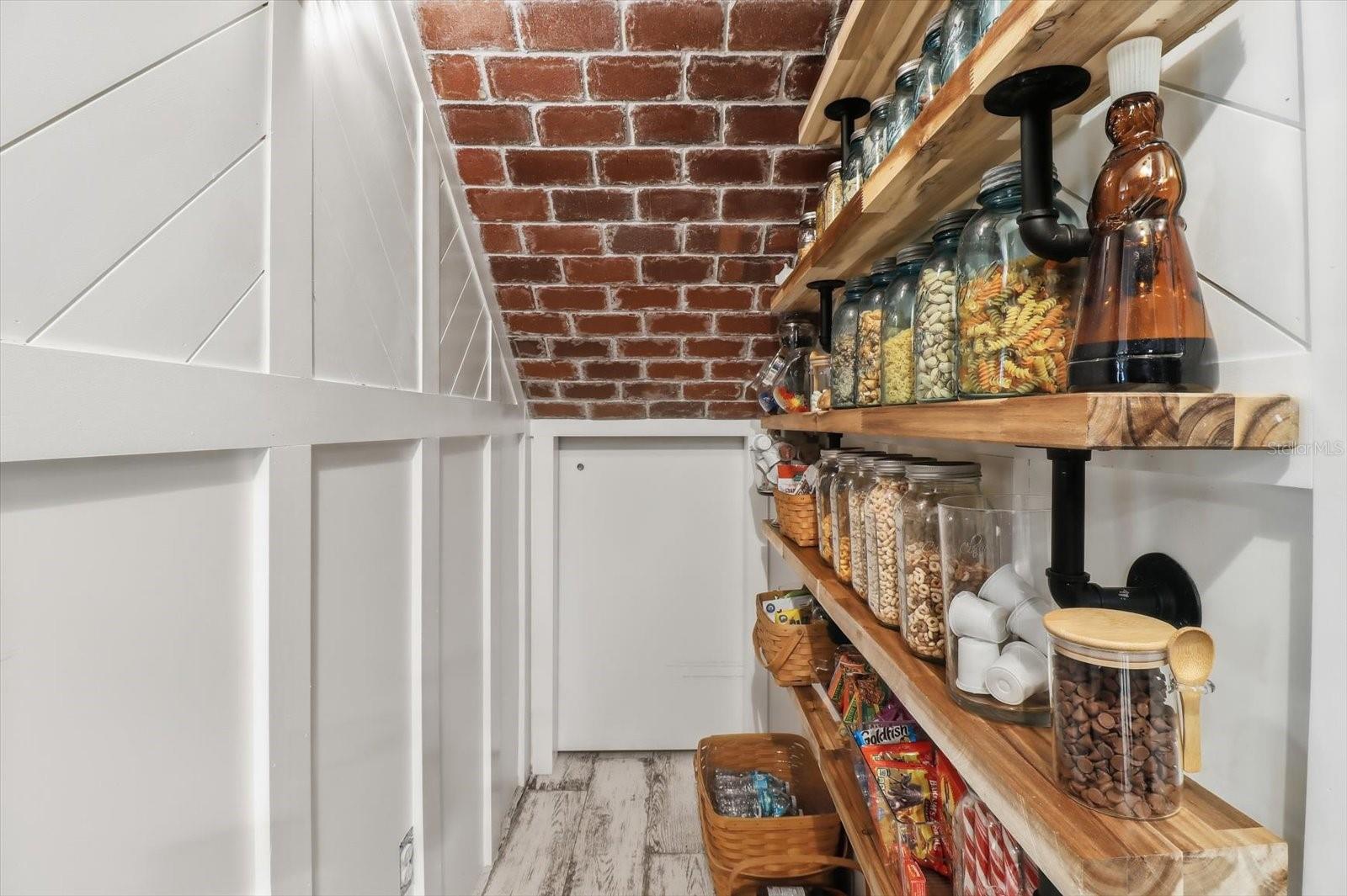 Listing photo id 10 for 1637 Paradise Circle 204