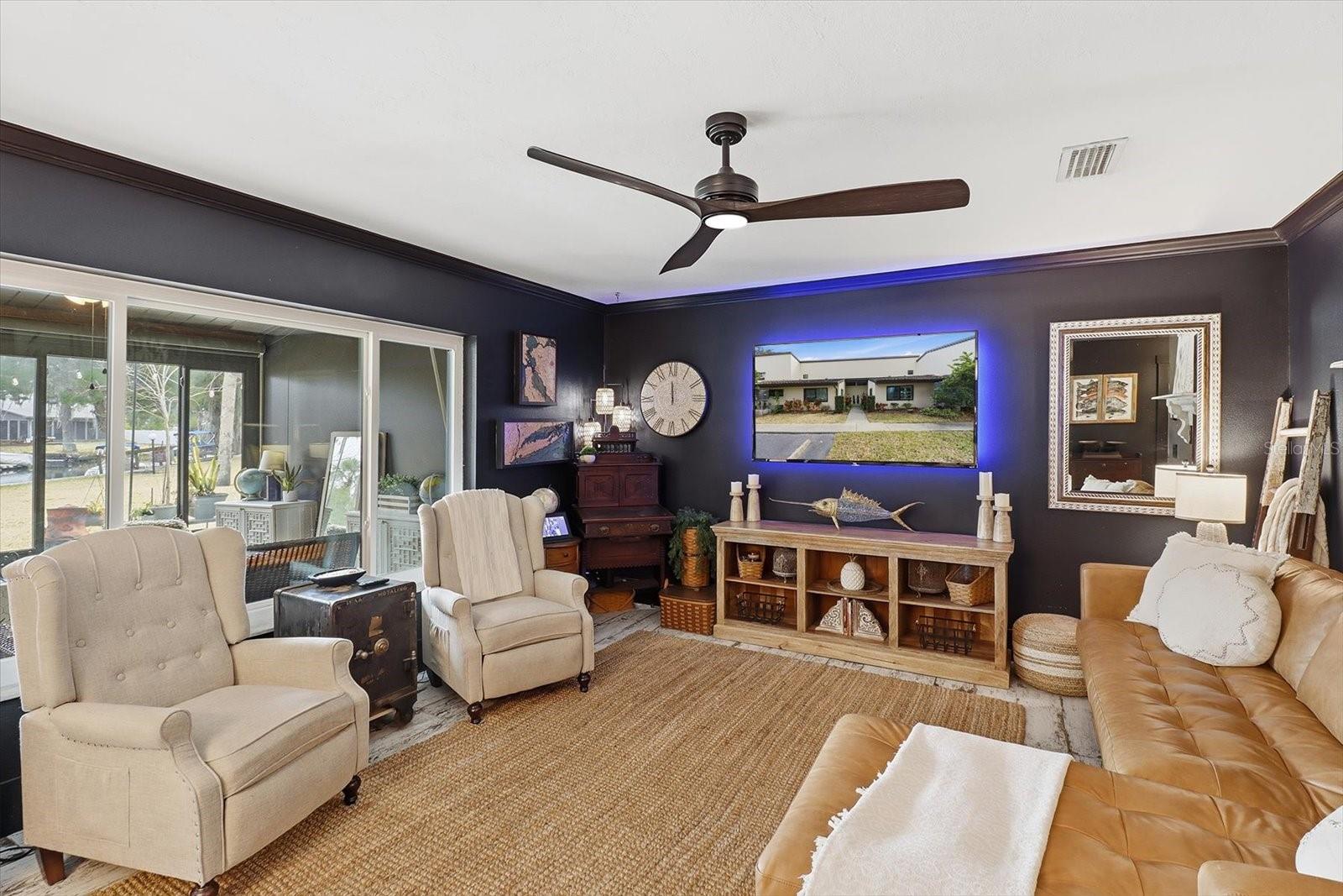 Listing photo id 15 for 1637 Paradise Circle 204