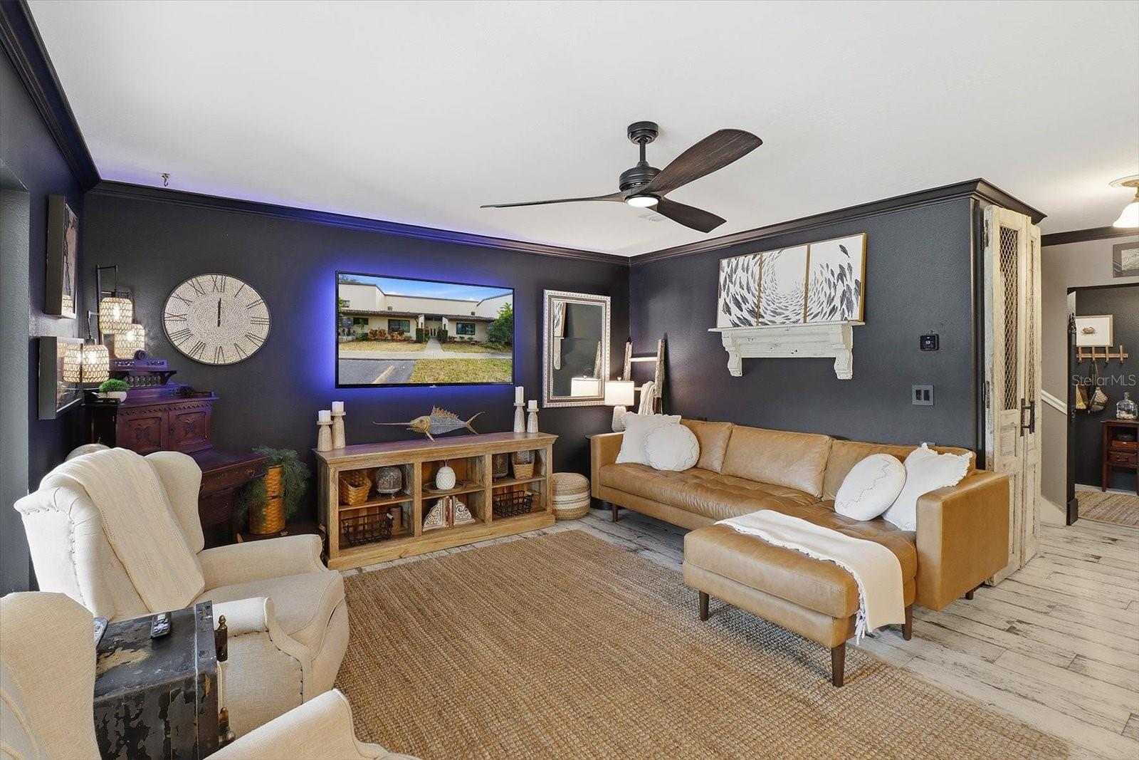 Listing photo id 16 for 1637 Paradise Circle 204