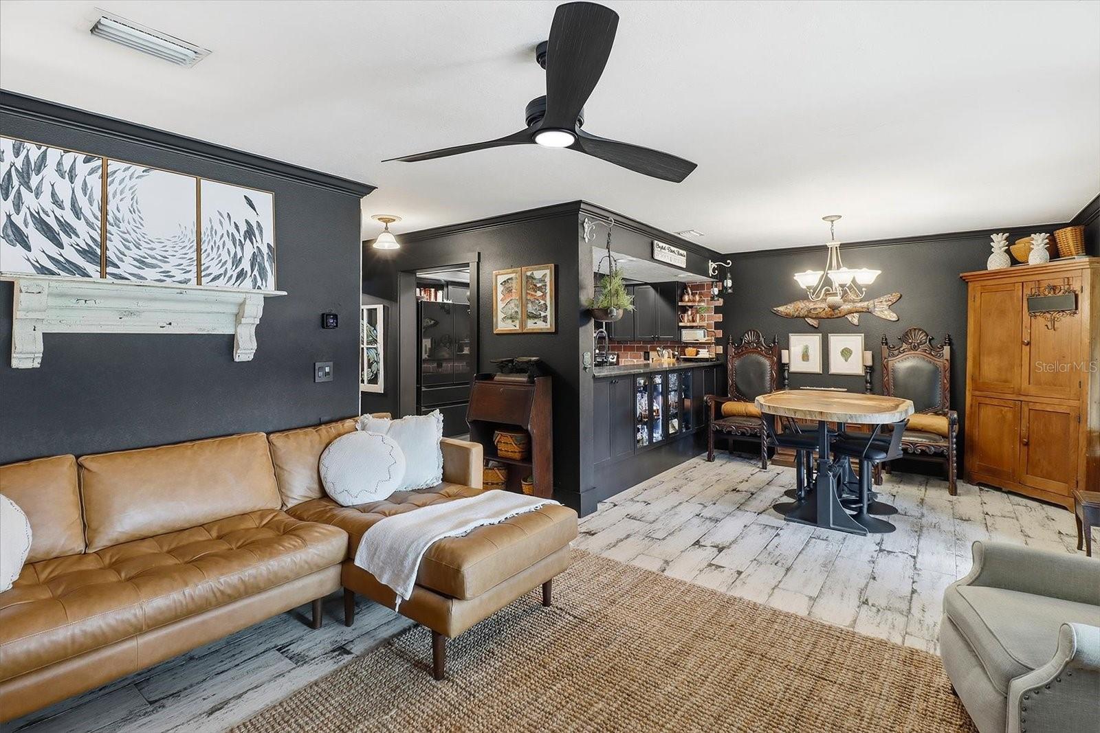 Listing photo id 17 for 1637 Paradise Circle 204