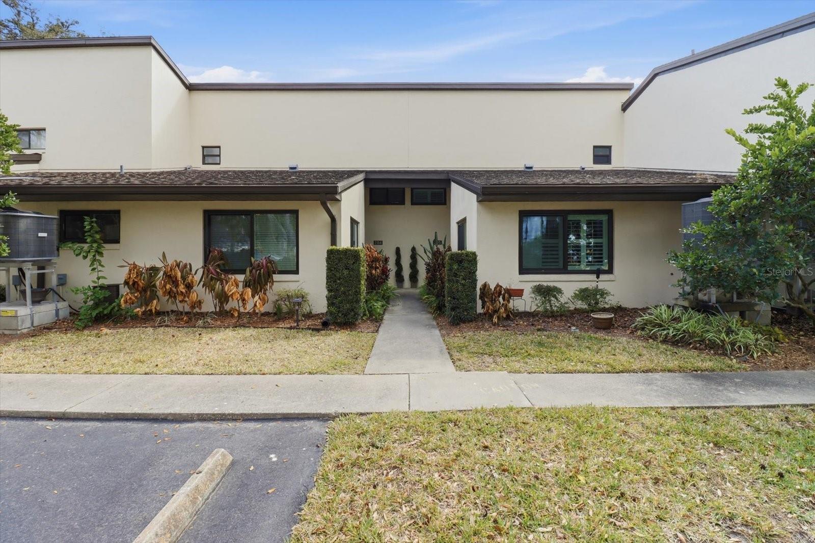 Listing photo id 0 for 1637 Paradise Circle 204