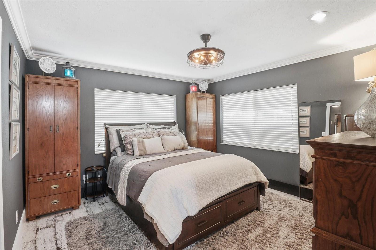 Listing photo id 21 for 1637 Paradise Circle 204