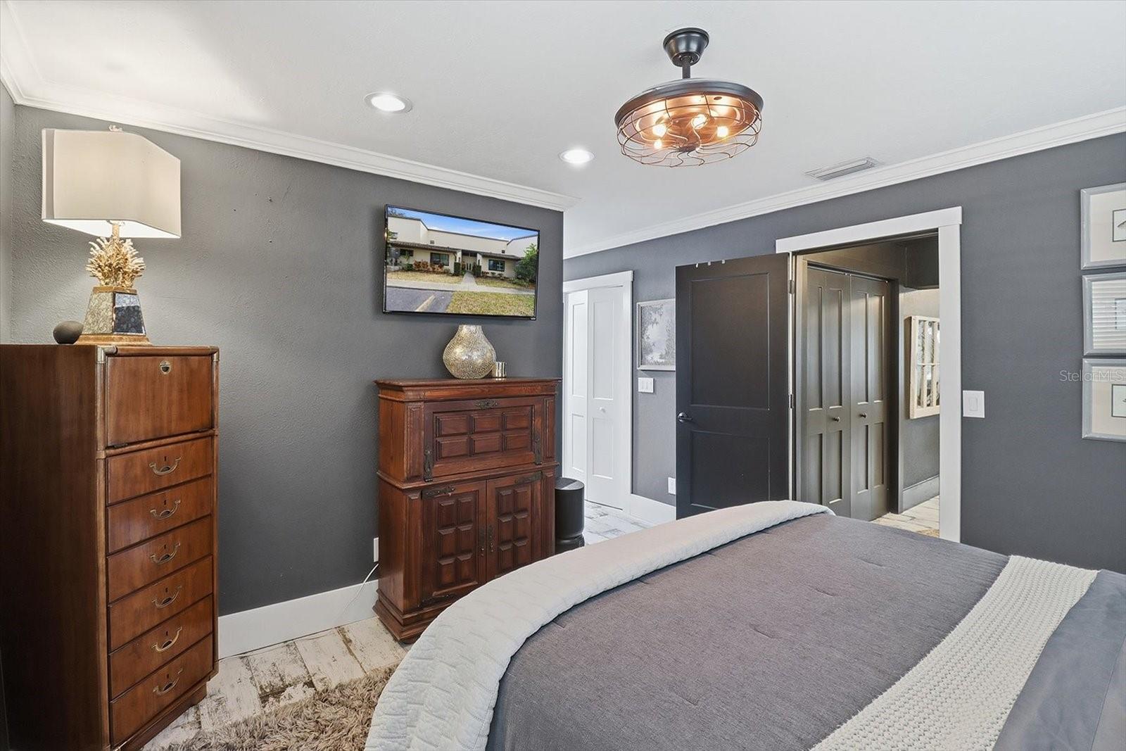 Listing photo id 22 for 1637 Paradise Circle 204