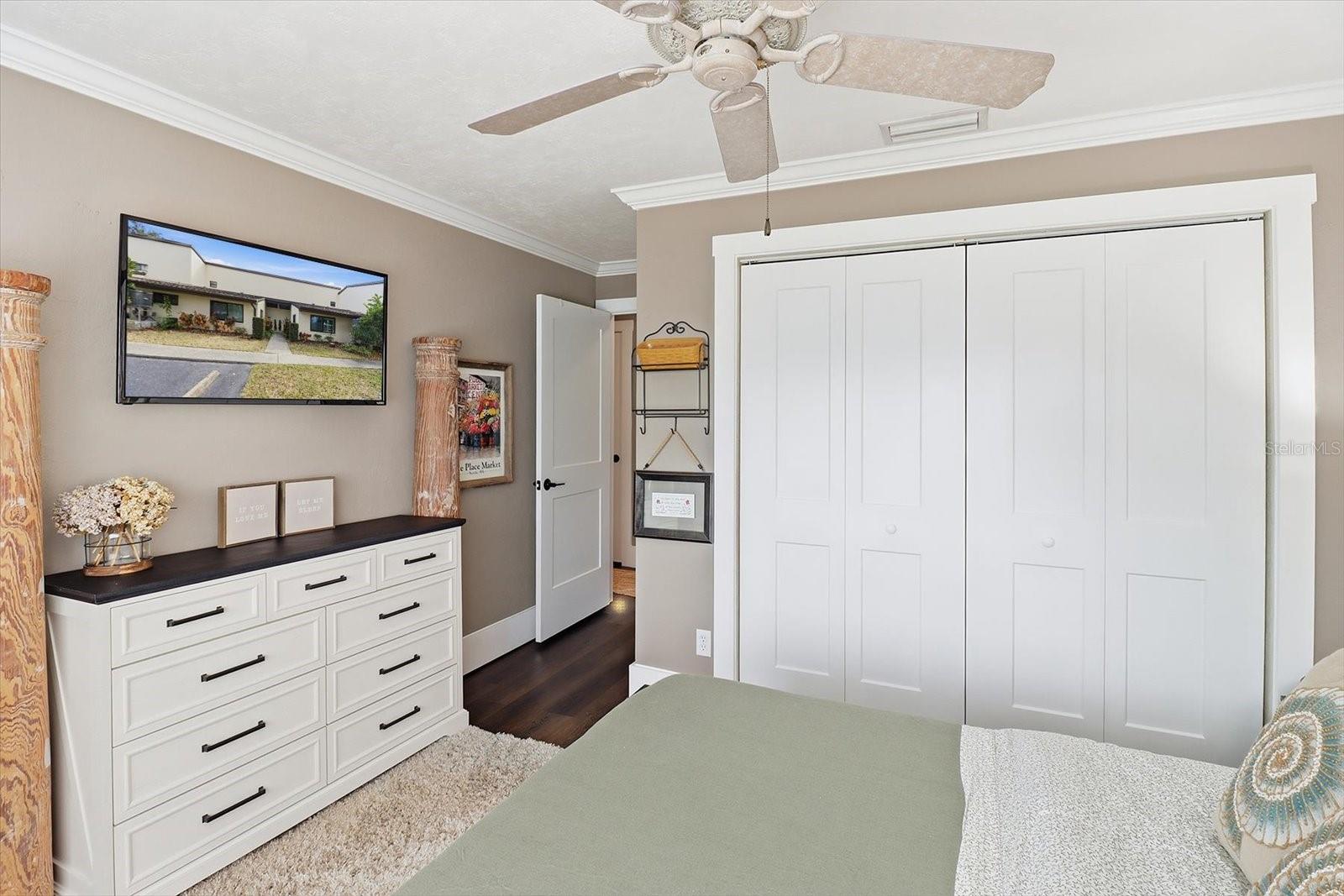 Listing photo id 29 for 1637 Paradise Circle 204