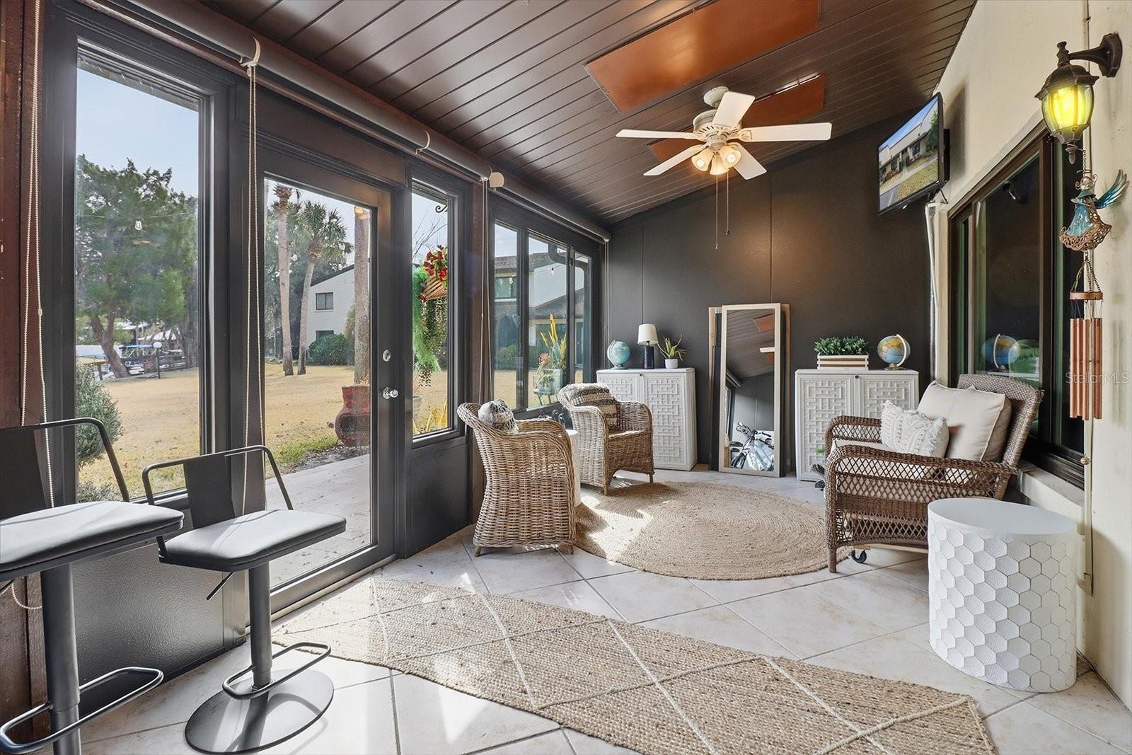 Listing photo id 33 for 1637 Paradise Circle 204