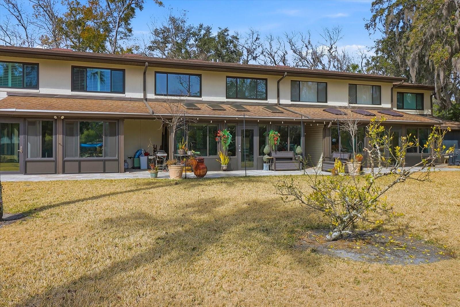 Listing photo id 36 for 1637 Paradise Circle 204