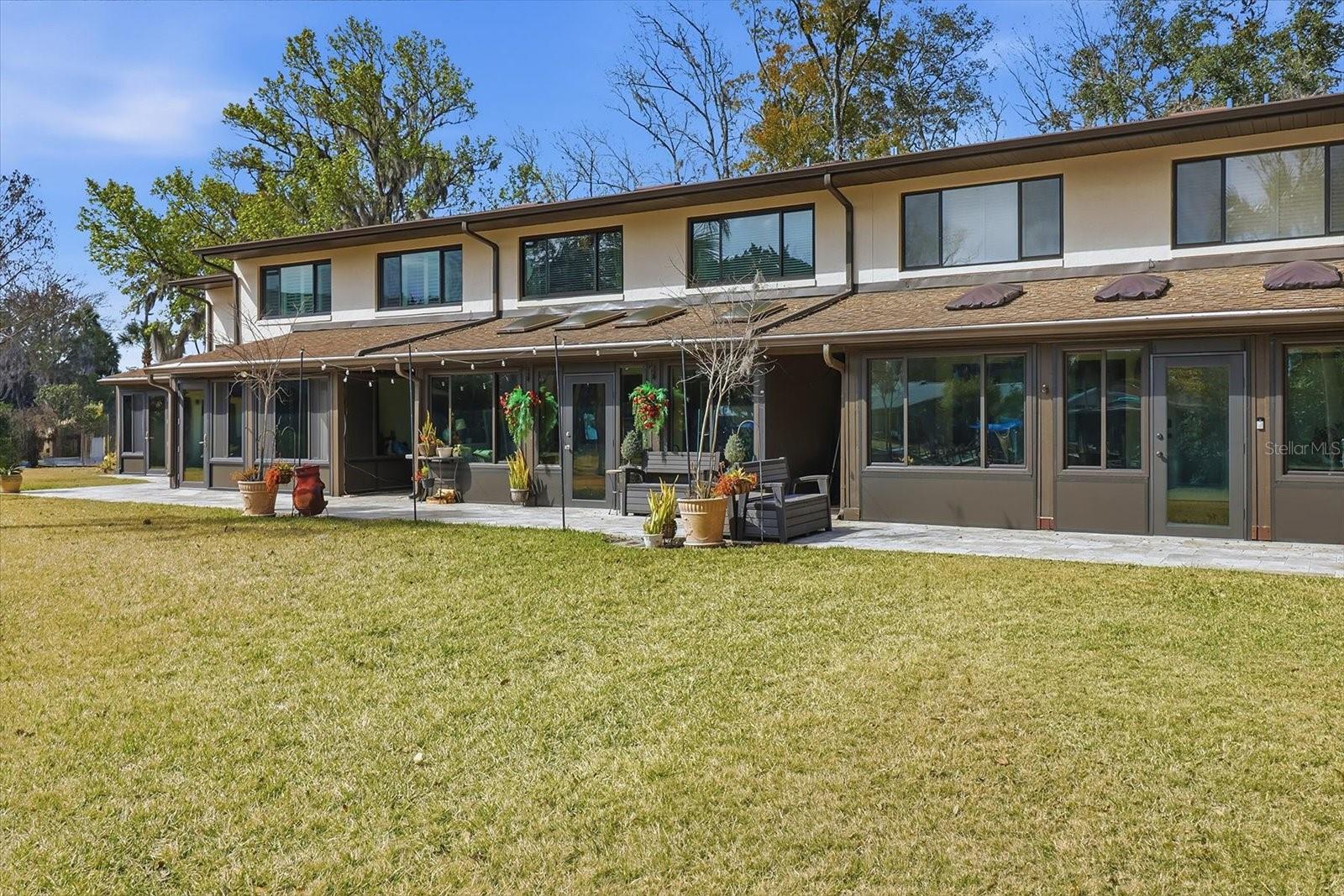 Listing photo id 37 for 1637 Paradise Circle 204