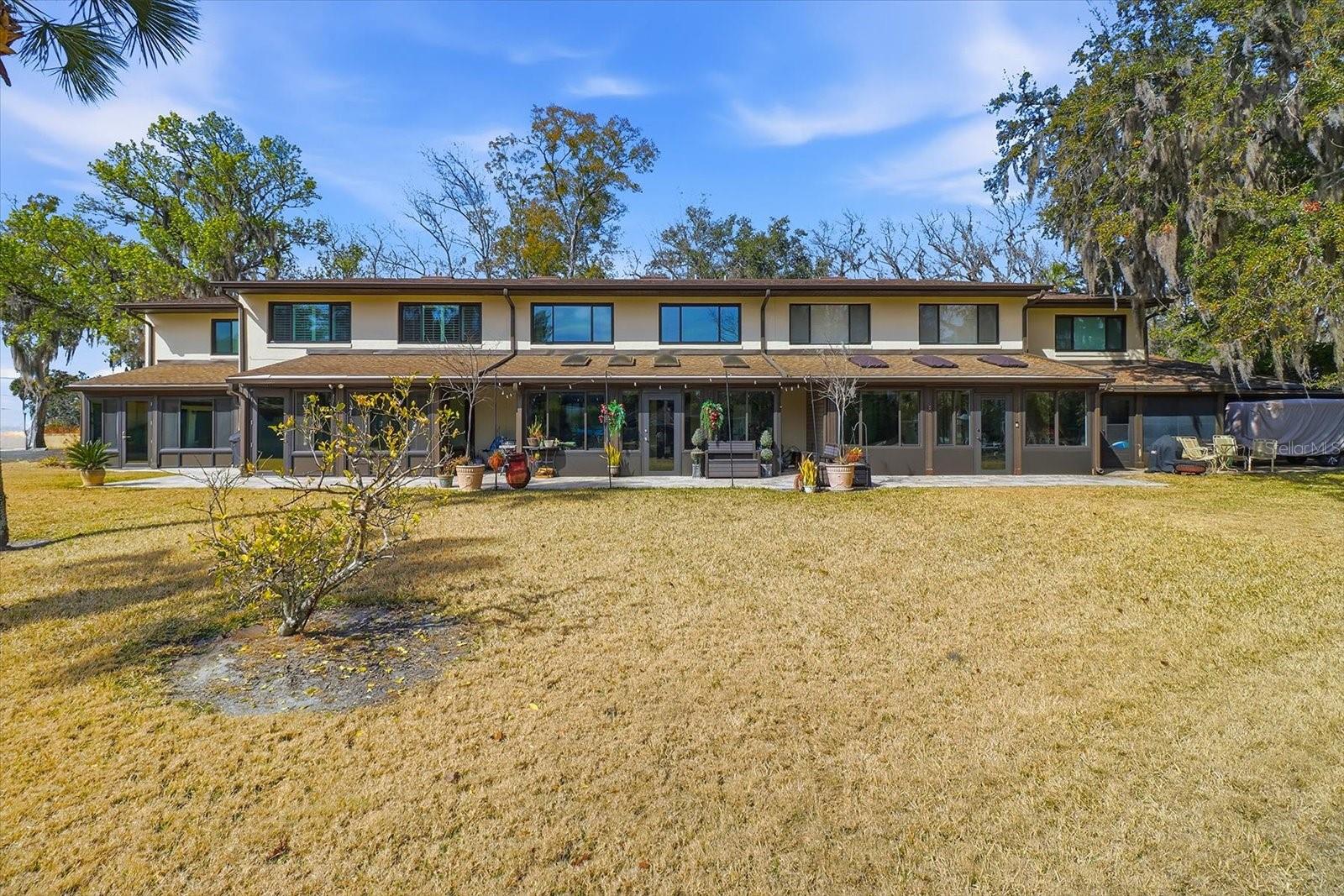 Listing photo id 38 for 1637 Paradise Circle 204