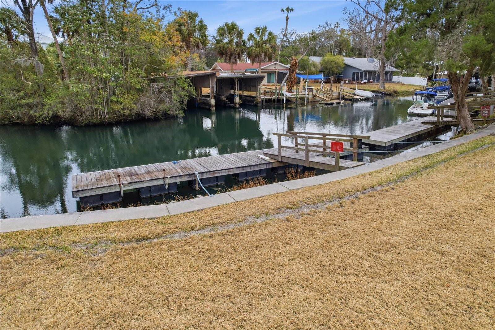 Listing photo id 39 for 1637 Paradise Circle 204