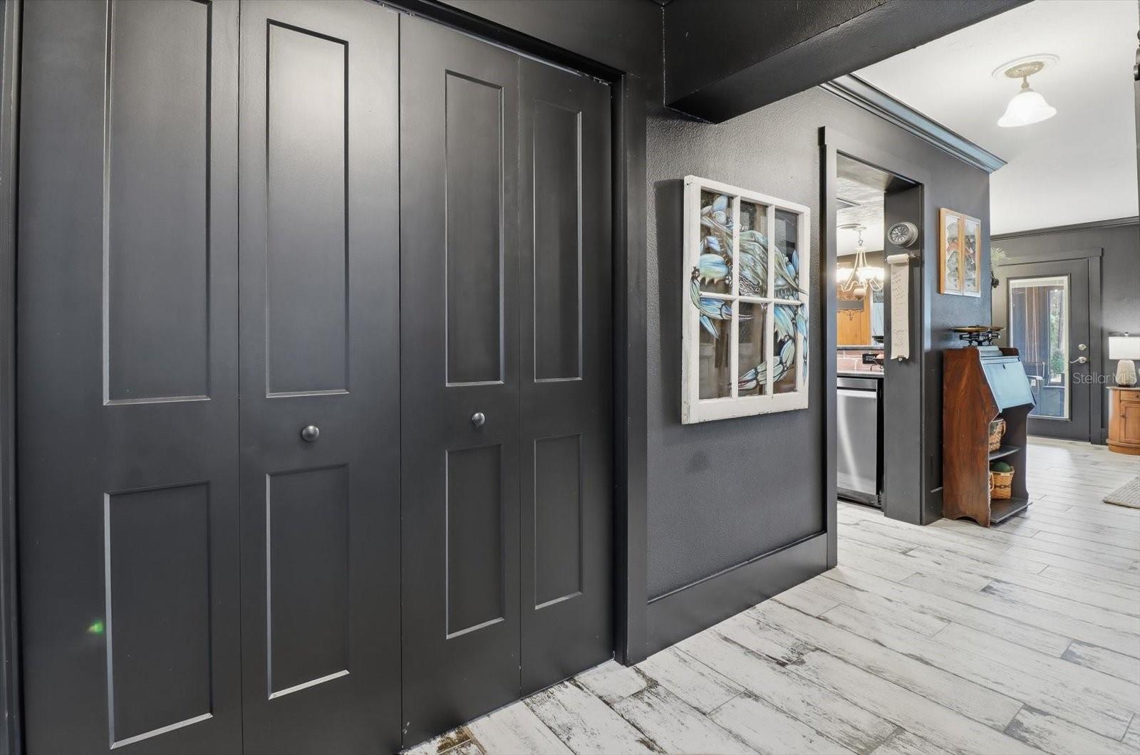 Listing photo id 4 for 1637 Paradise Circle 204