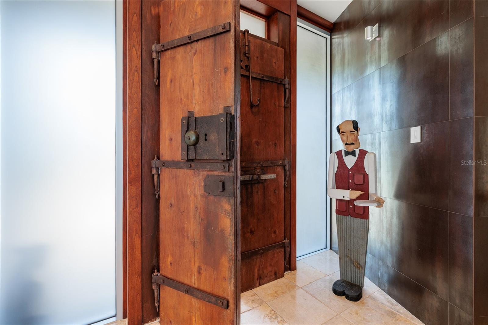 Image 12 of 90 For 360 26th Avenue Se