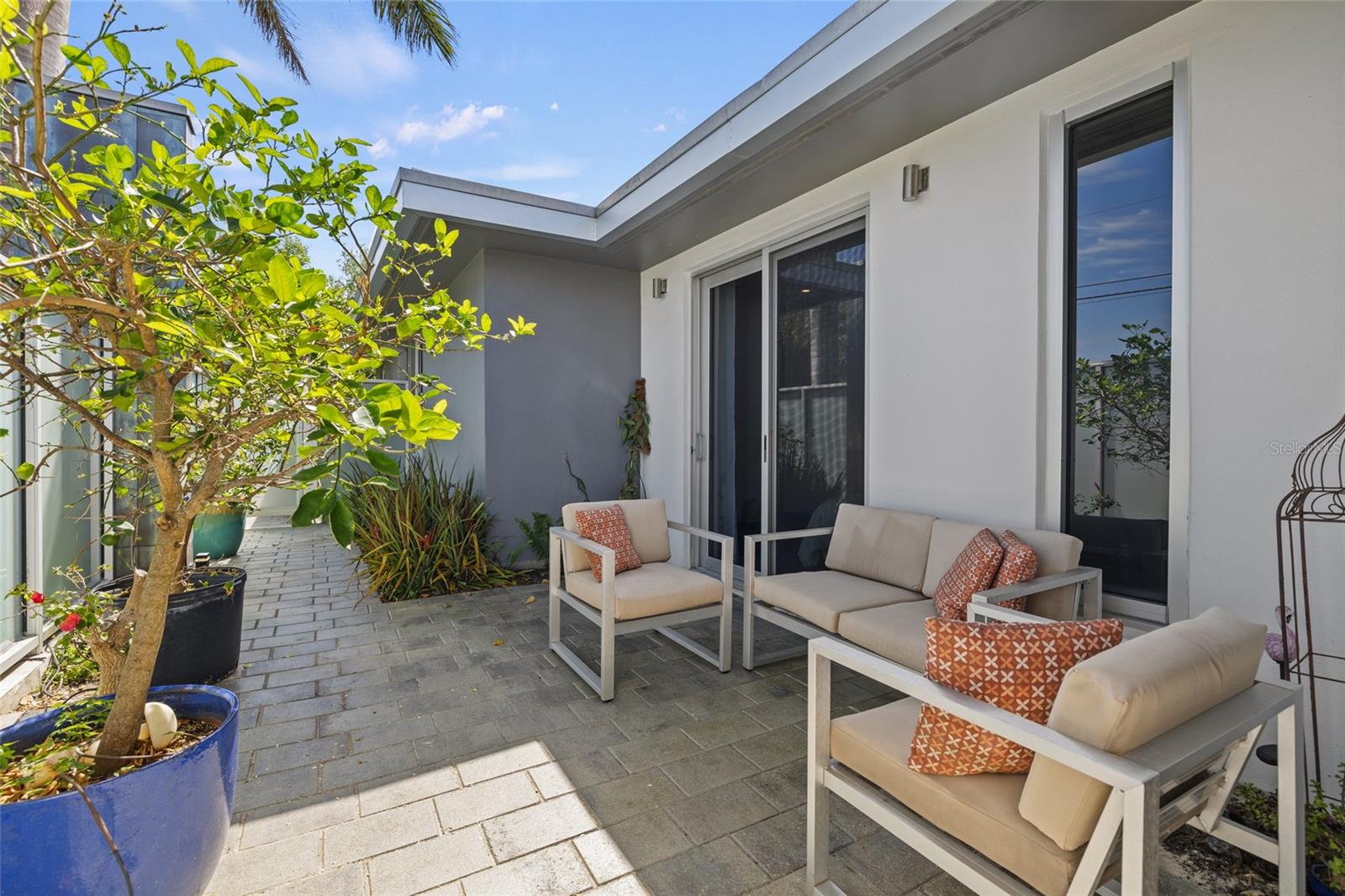 Image 38 of 90 For 360 26th Avenue Se