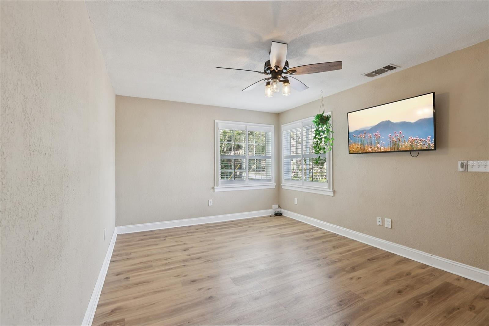 Image 5 of 35 For 2222 51st Street S