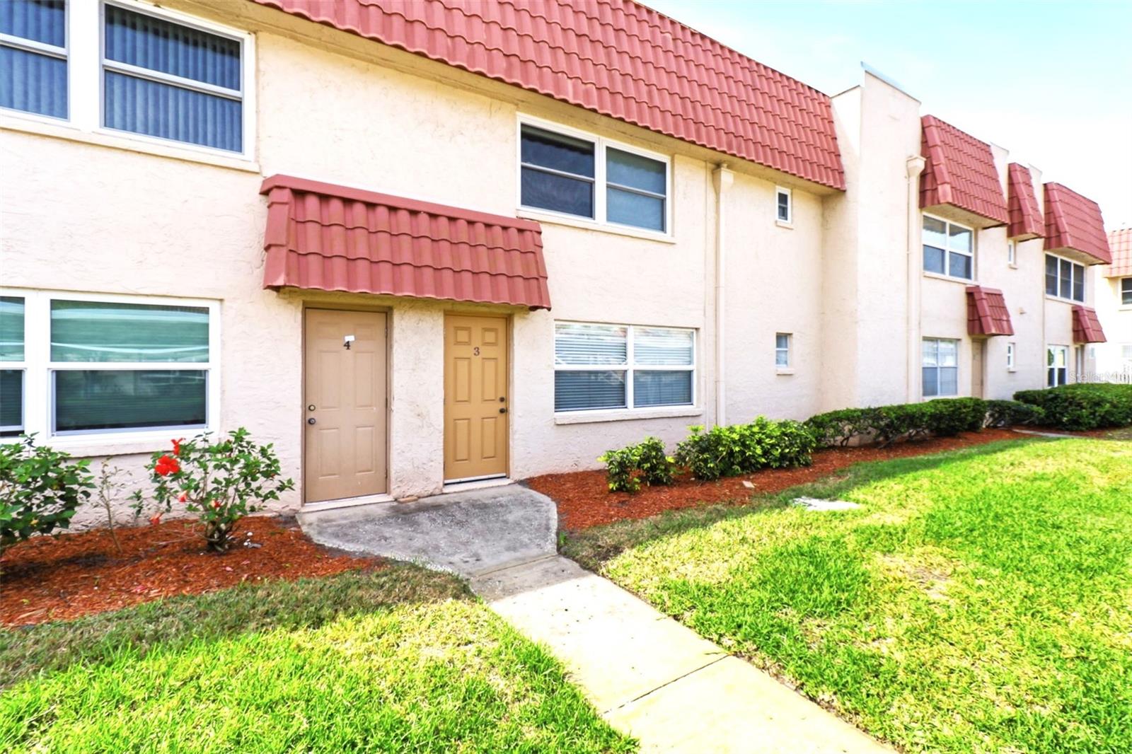 Image 4 of 22 For 10034 64th Avenue N 3