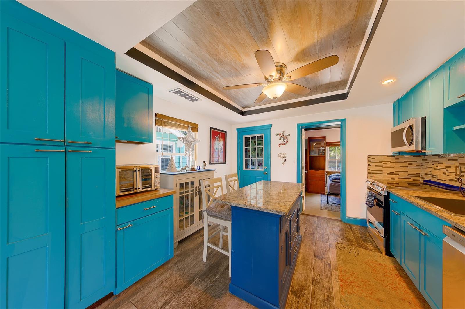 Image 12 of 87 For 636 37th Avenue S