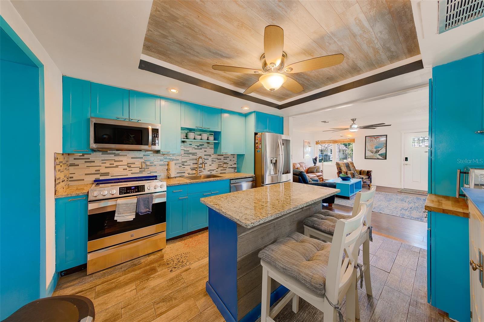 Image 15 of 87 For 636 37th Avenue S