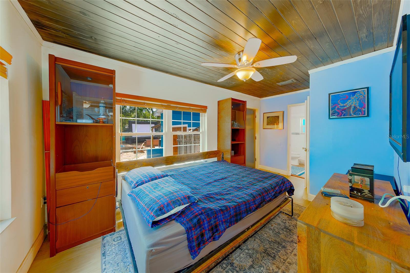 Image 16 of 87 For 636 37th Avenue S