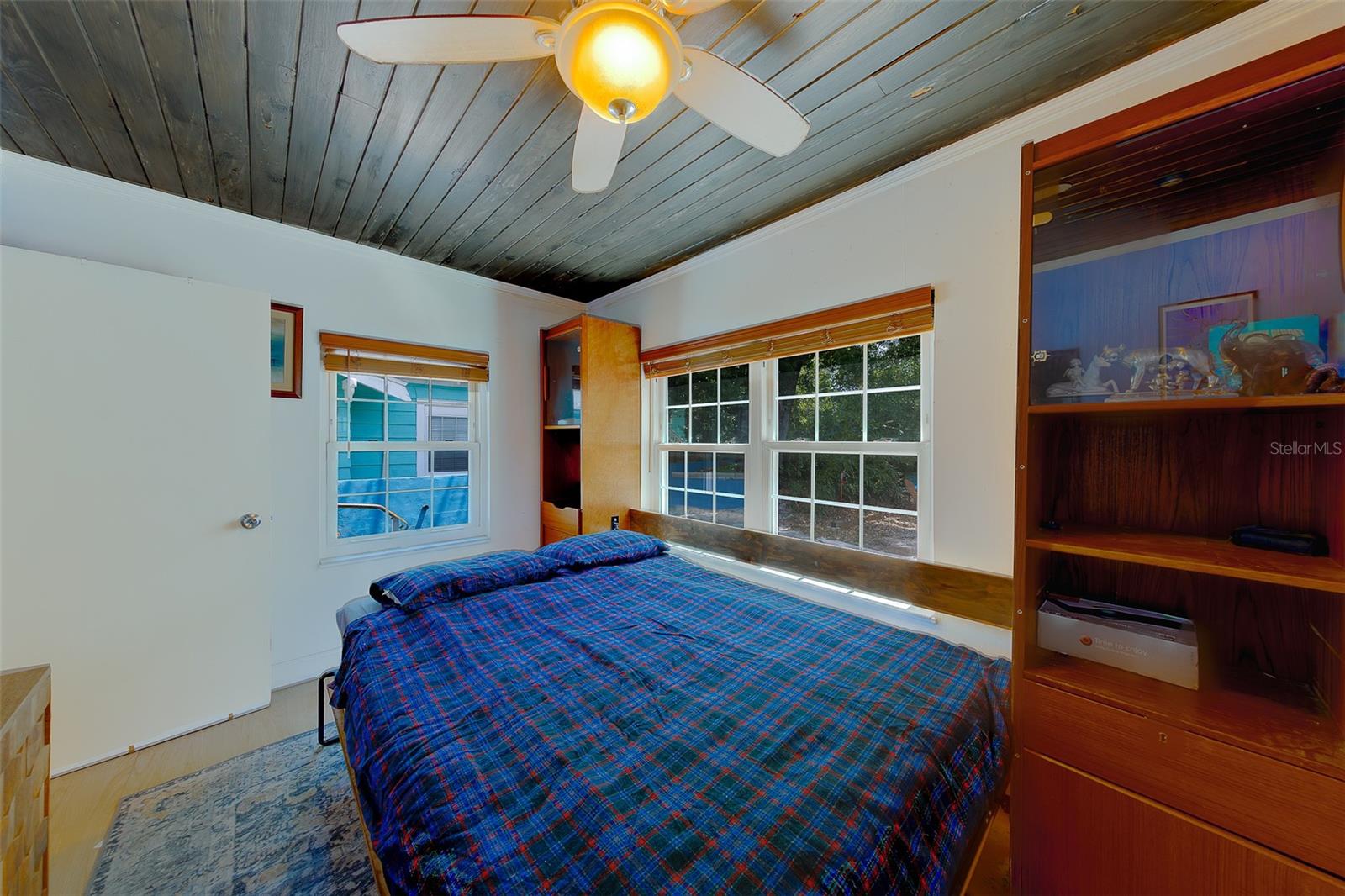 Image 17 of 87 For 636 37th Avenue S