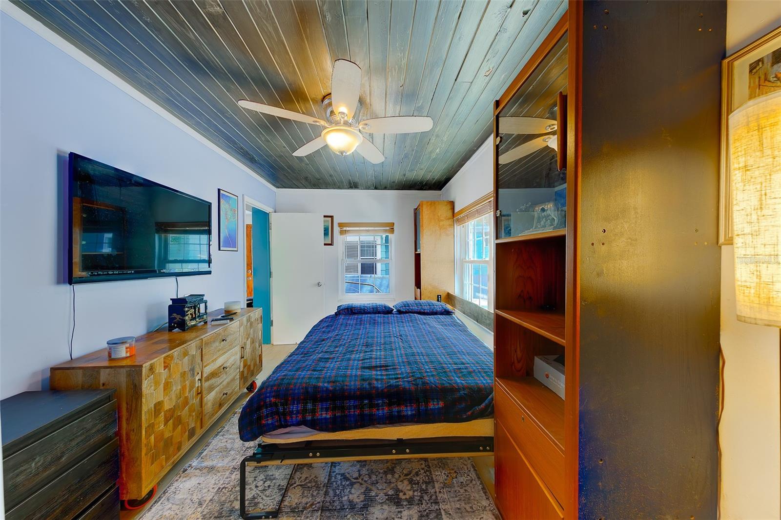 Image 18 of 87 For 636 37th Avenue S