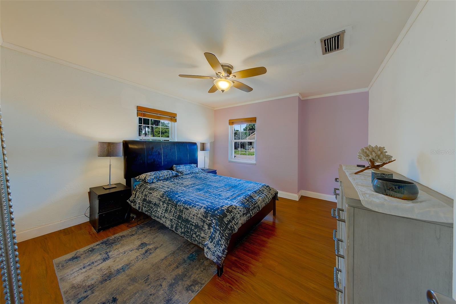 Image 27 of 87 For 636 37th Avenue S