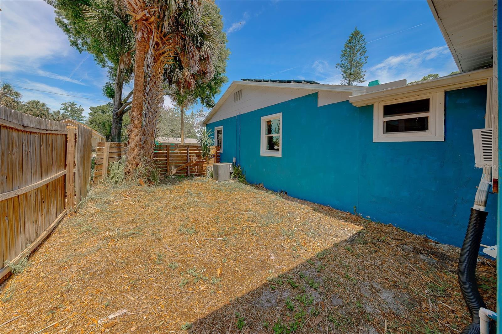 Image 42 of 87 For 636 37th Avenue S