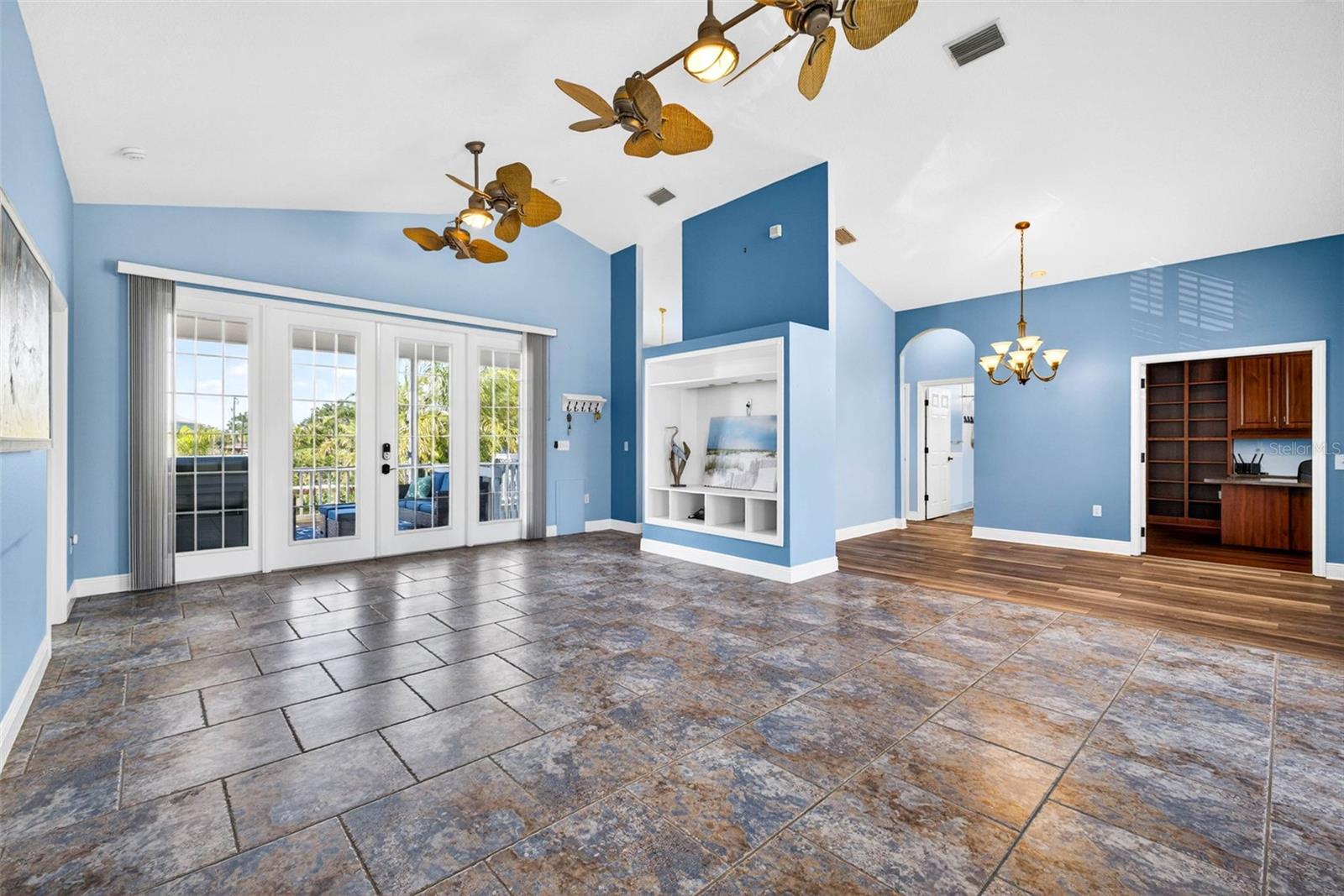 Image 10 of 92 For 821 Blue Heron Boulevard