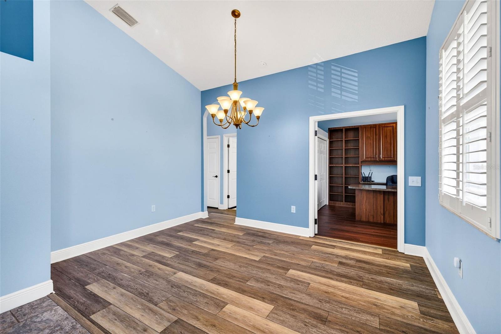 Image 15 of 92 For 821 Blue Heron Boulevard