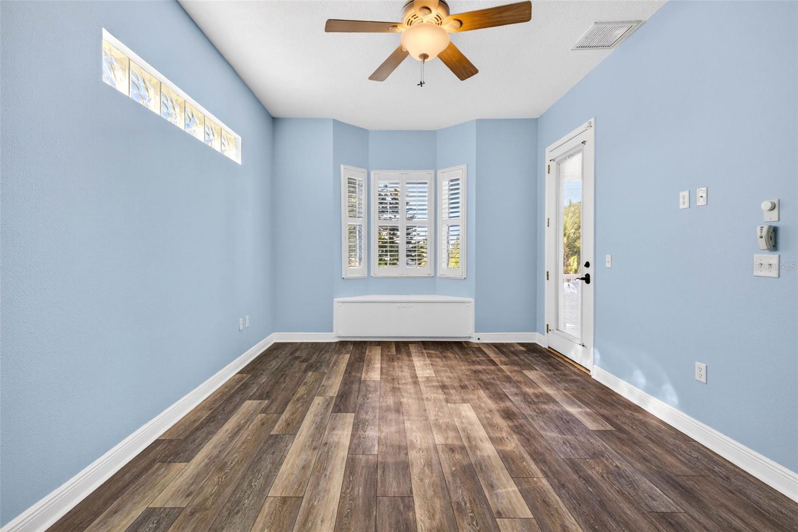 Image 37 of 92 For 821 Blue Heron Boulevard