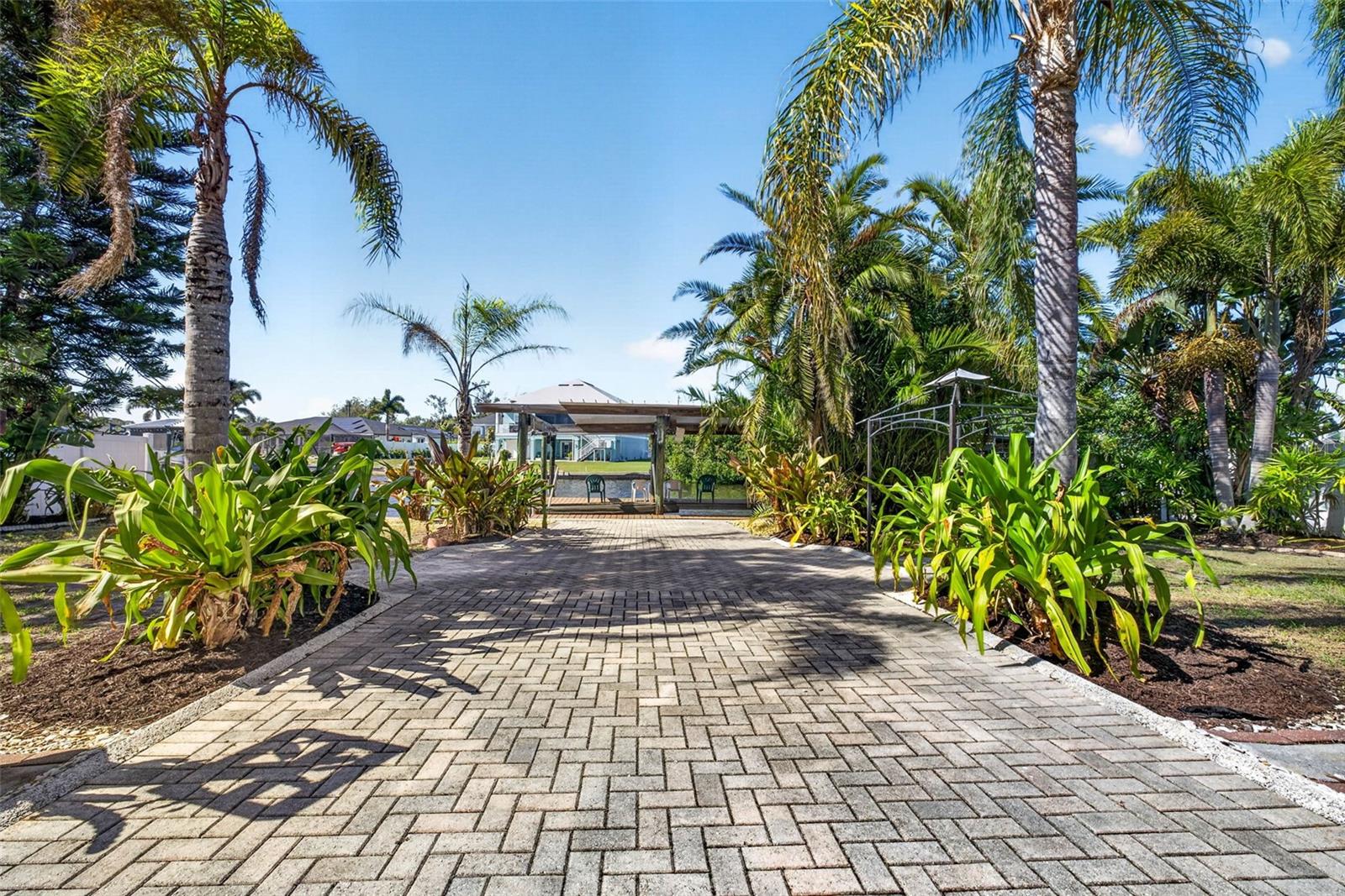 Image 61 of 92 For 821 Blue Heron Boulevard