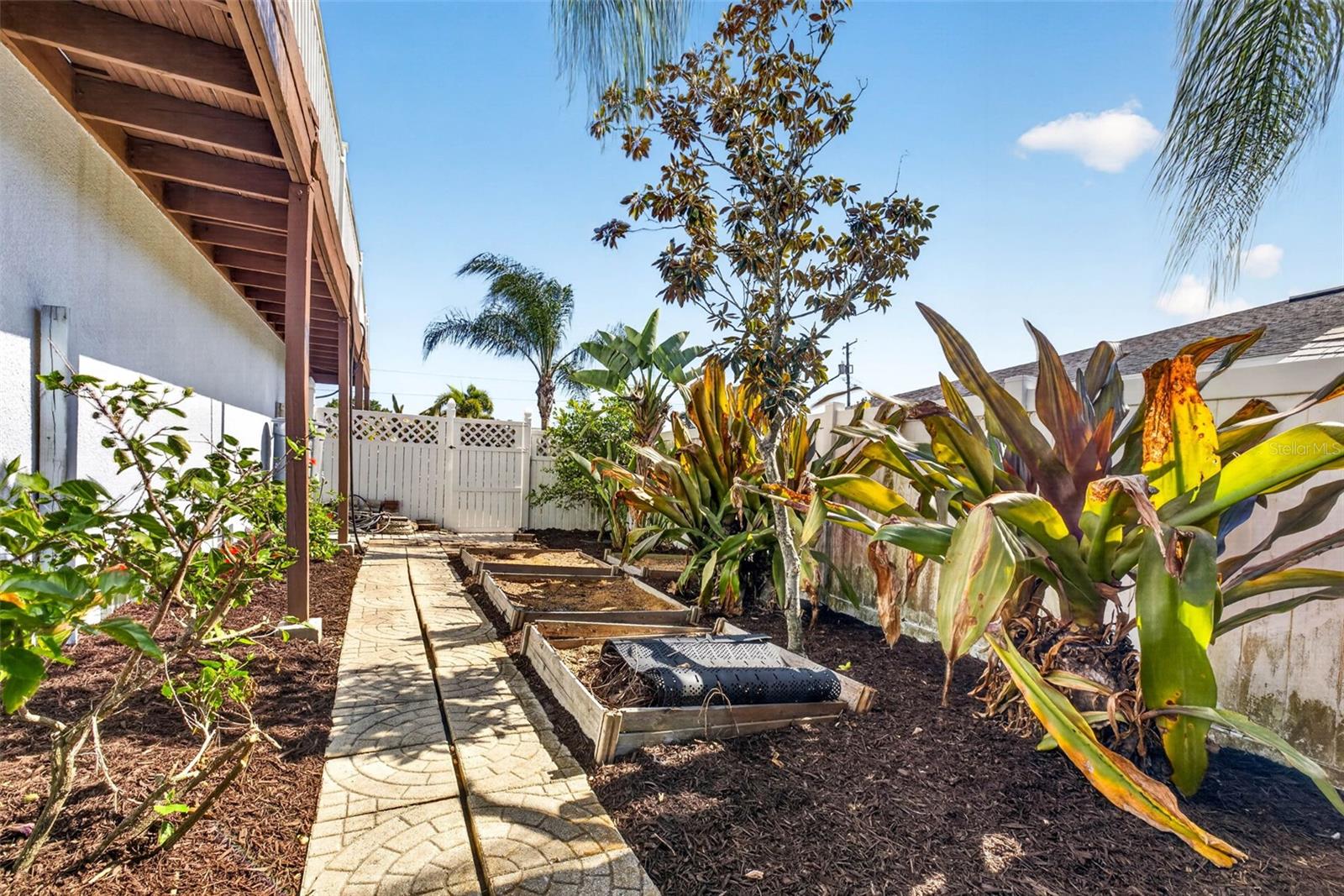 Image 73 of 92 For 821 Blue Heron Boulevard