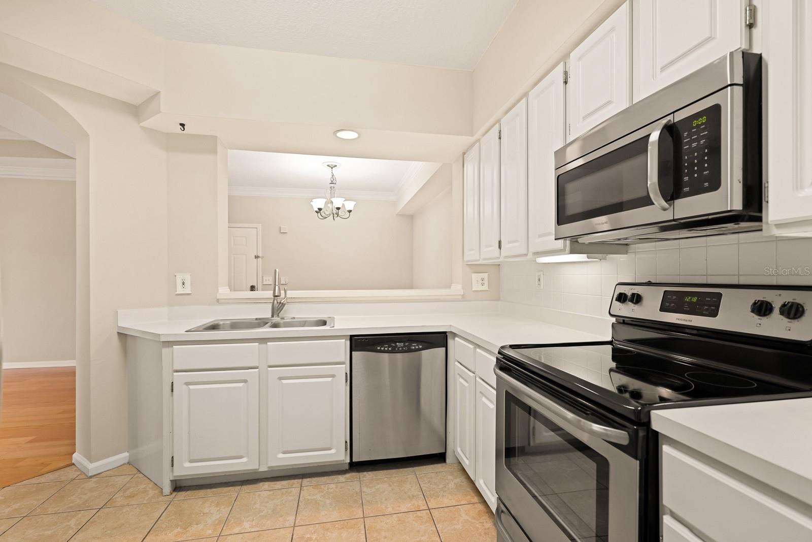 Image 8 of 22 For 5302 Bay Club Circle