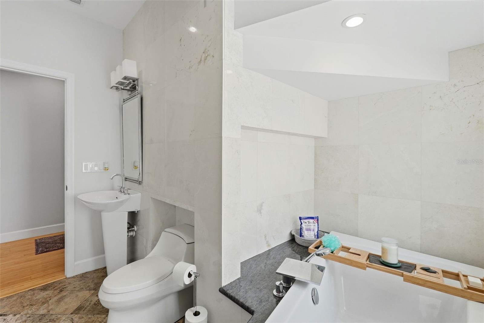 Image 16 of 45 For 125 23rd Avenue Ne