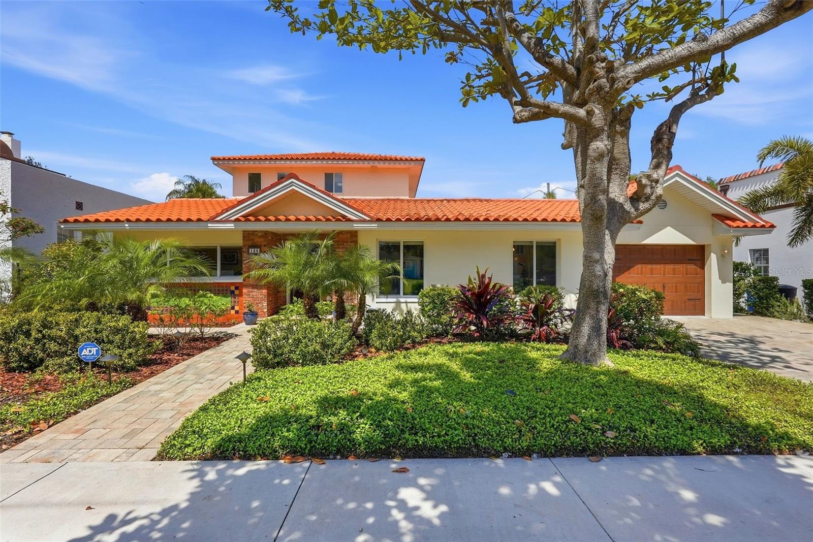 Image 2 of 45 For 125 23rd Avenue Ne